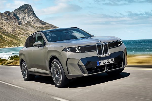 Front view of the fifth-generation white BMW X5 highlighting the prominent Neue Klasse illuminated kidney grille and double-X LED headlight signatures.