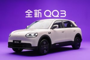 Front three-quarter angle of the new mint green Chery Q electric urban crossover featuring a closed-off grille and futuristic LED daytime running lights.